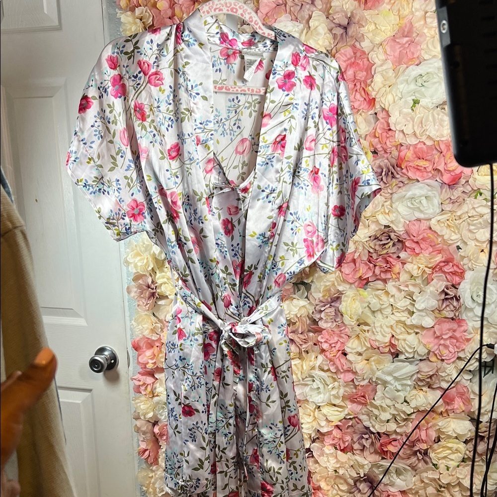 Secret Treasures Pink and White Floral Robe